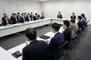 　国会で開かれた「社会保障国民会議」の実務者会議＝１３日午後
