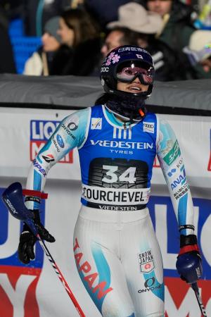 　アルペンスキーのＷ杯女子回転に出場した安藤麻＝１６日、フランス・クーシュベル（ＡＰ＝共同）