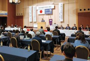 約90人が参加した県写真館協会の定期総会=新発田市月岡温泉