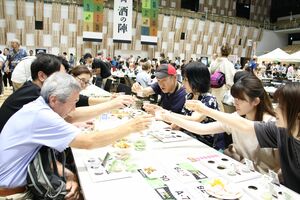 昨年の「越後長岡酒の陣」の様子=2025年9月、アオーレ長岡