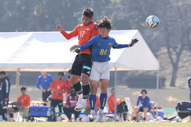 競り合うＭＦシマブクカズヨシ＝宮崎県都城市