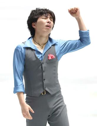 男子フリー　演技後、ガッツポーズする三浦佳生＝国立代々木競技場