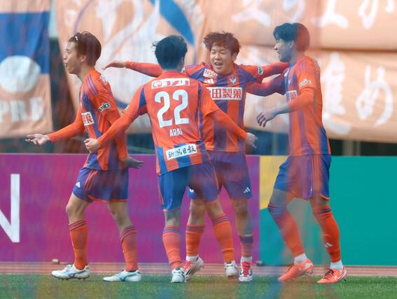 前半、FW矢村健が先制ゴールを決める=ビッグスワン
