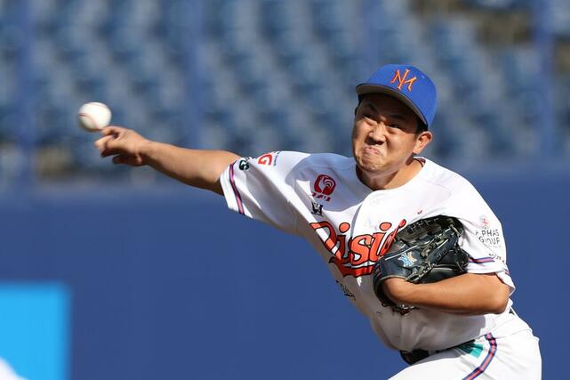 8回表途中、2番手で登板し力投する西村陸=4月4日、エコスタ