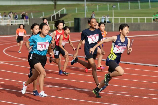 小中学生が日頃の成果を競い合った「少年少女親善オリンピック長岡大会」=10月5日、長岡市緑町1