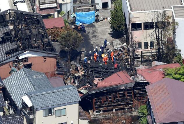 愛宕神社など複数の建物に被害が出た火災現場=5月7日、新潟市中央区古町通2