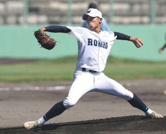 六日町－新発田中央　六日町の先発・佐藤球士＝９月１６日、新発田市五十公野公園野球場