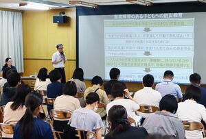 障害がある子どもへの防災教育の在り方を考えた教員研修会=8月1日、新発田市下楠川