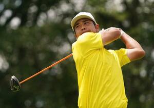 　最終ラウンド、１８番でティーショットを放つ松山英樹。通算３オーバーで２９位＝イーストレークＧＣ（共同）