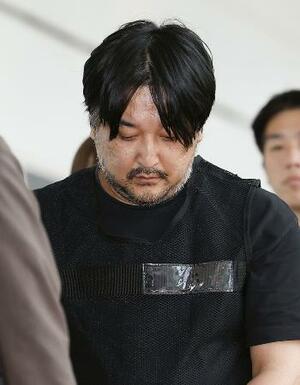 タイから羽田空港に移送された佐々木裕介容疑者=16日午後