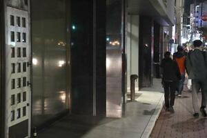 　タイ人少女が働かされていたとされる個室マッサージ店が入るビル＝１１月、東京・湯島