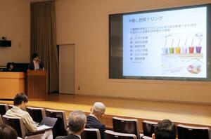 「推し活」での来訪者を対象に取り組んだプロジェクトの報告会=新潟市中央区礎町通3