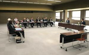 官製談合事件を受け、県の組織風土などを調査する有識者会議の初会合=6月17日、県庁