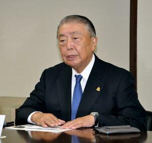 　横綱審議委員会後に記者会見する大島理森委員長＝２５日、両国国技館