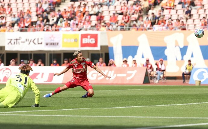 新潟-徳島 前半23分、MFシマブクカズヨシが決勝ゴールを決める=ビッグスワン(写真映像部・永井隆司)