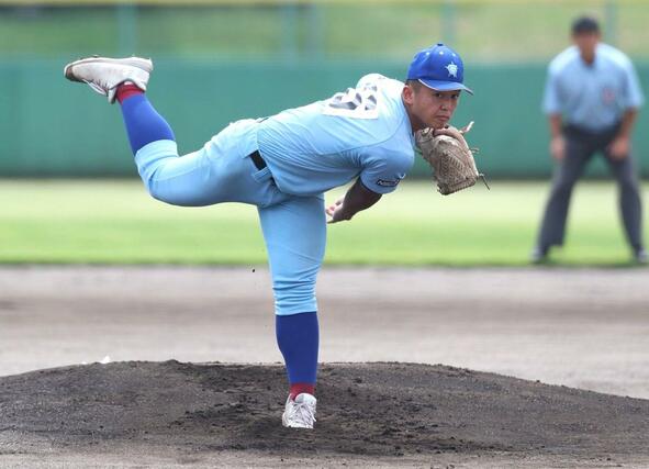 村上桜ヶ丘－加茂暁星　加茂暁星の先発星利都＝新発田市五十公野
