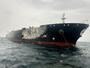 　攻撃を受け、損傷した原油タンカー＝３１日（クウェート石油公社提供・ロイター＝共同）