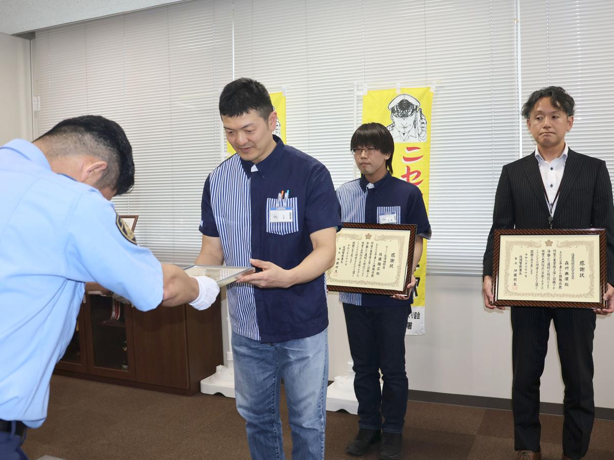 特殊詐欺防ぎ、コンビニ店員とJA支店長に佐渡署から感謝状 実績評価
