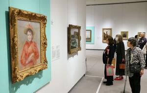 企画展「西洋絵画４００年の旅－珠玉の東京富士美術館コレクション」の内覧会＝２６日、長岡市千秋３