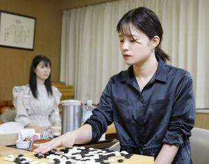 囲碁の第44期女流本因坊戦5番勝負の第3局で星合志保四段を破った藤沢里菜女流本因坊=14日午後、東京都千代田区の日本棋院