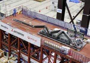 東京電力福島第1原発2号機で溶融核燃料(デブリ)の採取に使う予定のロボットアーム=2022年7月、福島県楢葉町