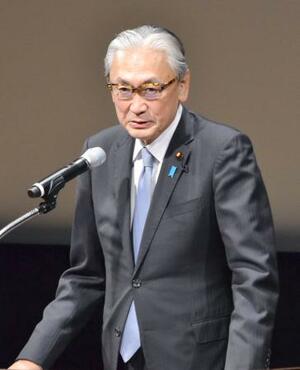 　岐阜県中津川市で講演する自民党の古屋選対委員長＝２１日午後