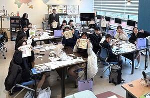現地の高校生と交流した新潟産業大付属高校の生徒ら=韓国水原市