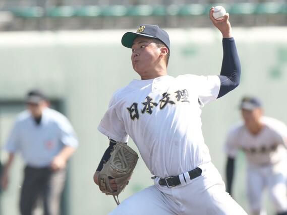 日本文理－高岡第一　７回から継投した日本文理の室橋琉翔＝高岡西部総合公園野球場