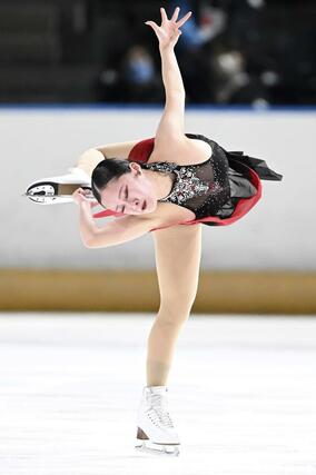 成年女子SP 演技する青森・渡辺倫果=フラット八戸