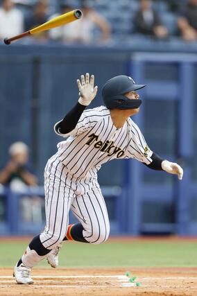 帝京長岡－北越　初回帝京長岡２死、渡邉侑耶が三塁打を放つ＝エコスタ