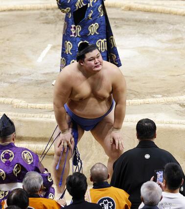 琴桜に寄り切りで敗れた大の里＝福岡国際センター