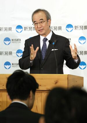 次期知事選の選挙公約は継続性を重視する考えを示した花角英世知事＝２日、県庁