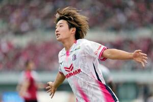 岡山―C大阪 前半、先制ゴールを決め駆け出すC大阪・横山=JFEス