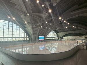 東京辰巳アイスアリーナのメインリンク(東京都提供)