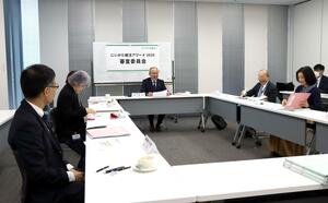 さまざまな健康増進の取り組みが集まった「健活アワード」の審査会＝新潟市中央区