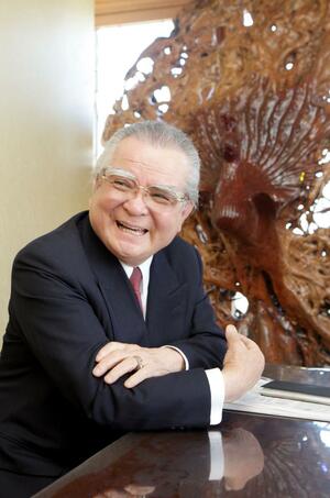 安城欽寿さん=2010年、京都市西京区の京都花鳥館