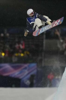 女子ハーフパイプ決勝　技を決める冨田せな＝リビーニョ（共同）
