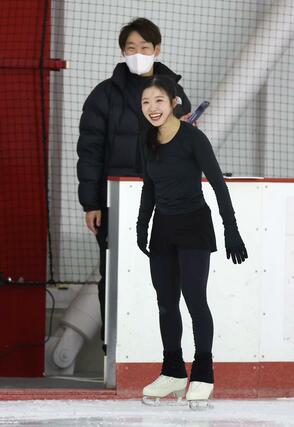 練習中に笑顔を見せる中井亜美＝千葉県船橋市