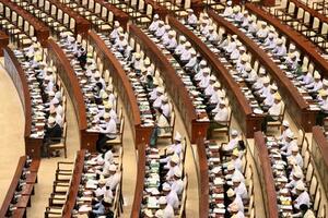 30日、ミャンマーの首都ネピドーの議会下院で開かれた協議(共同)