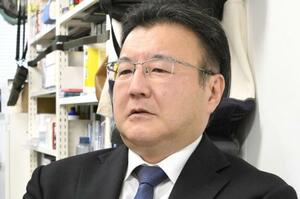 　インタビューに答える東北大大学院歯学研究科災害・環境歯学研究センター長の鈴木敏彦准教授