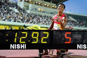 男子110メートル障害で12秒92の日本新を樹立した村竹ラシッド=福井県営陸上競技場