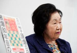 手記の出版について記者会見した立川裕子さん=4日、長崎市役所