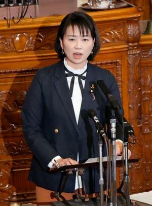 　参院本会議で代表質問する伊藤孝恵氏（国民民主党・新緑風会）