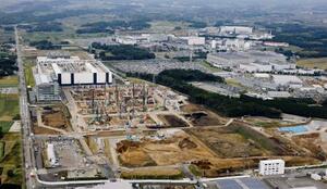 　ＴＳＭＣ熊本第２工場の建設地。左奥は第１工場＝２０２５年１０月、熊本県菊陽町
