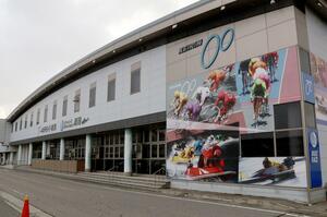 来年1月18日に営業を終了する競輪場外車券売り場「サテライト新潟」=新潟市中央区