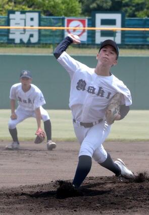 巻の先発、杣木瑛太＝７月１９日、柏崎市佐藤池