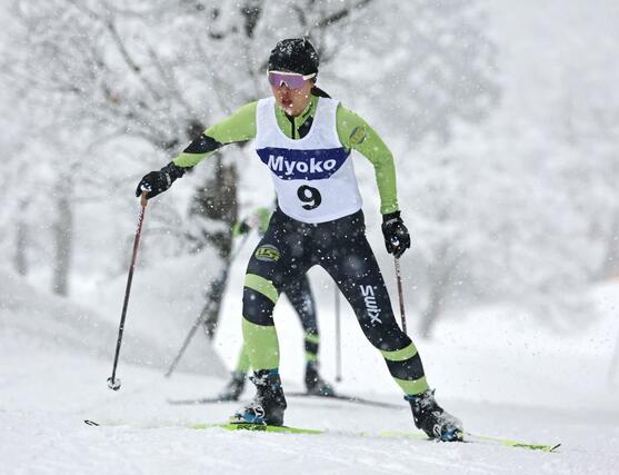 女子5キロフリー 優勝した丸山萠衣(十日町総合)=妙高市