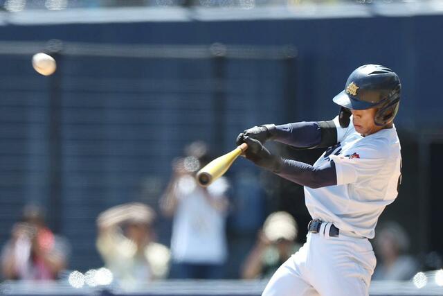 帝京長岡－新潟明訓　３回新潟明訓２死二塁、山口仁栄が適時三塁打を放ち１－０＝エコスタ