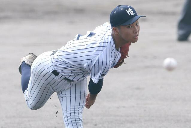 北越－長岡　北越の先発青木隆太＝９月１６日、新発田市五十公野公園野球場