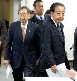 　中道改革連合の議員総会に臨む野田共同代表（右）と斉藤共同代表＝１１日午後、東京・永田町の党本部